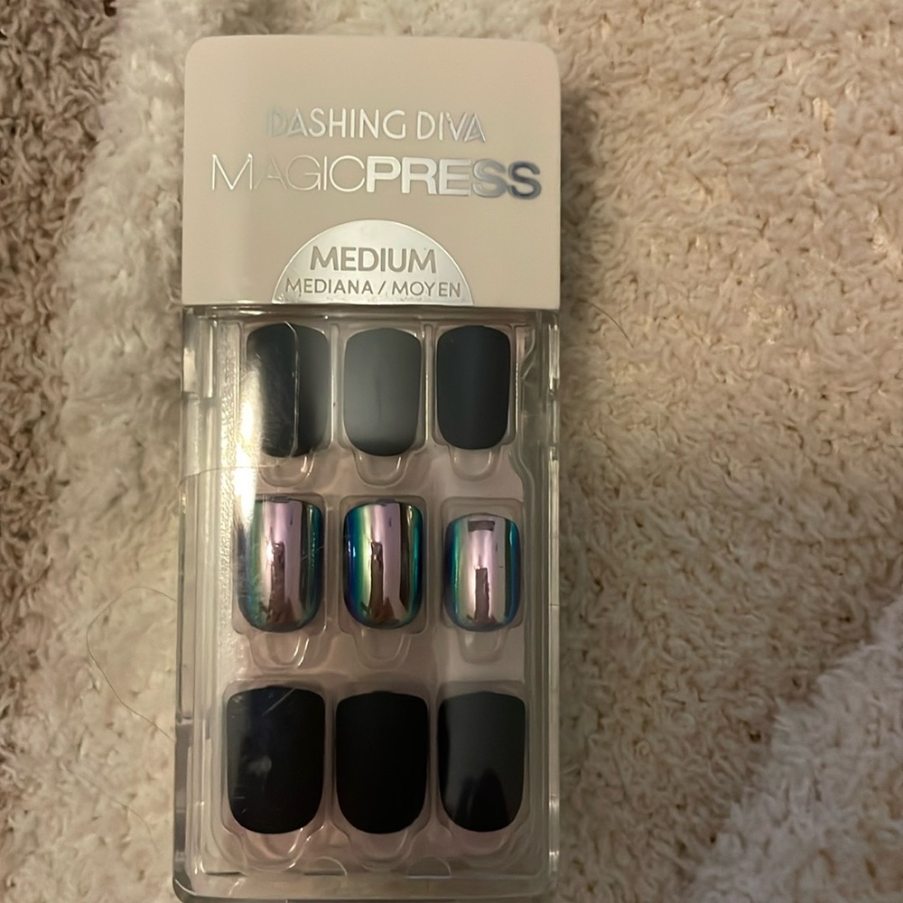 Dashing Diva Magic Press nails